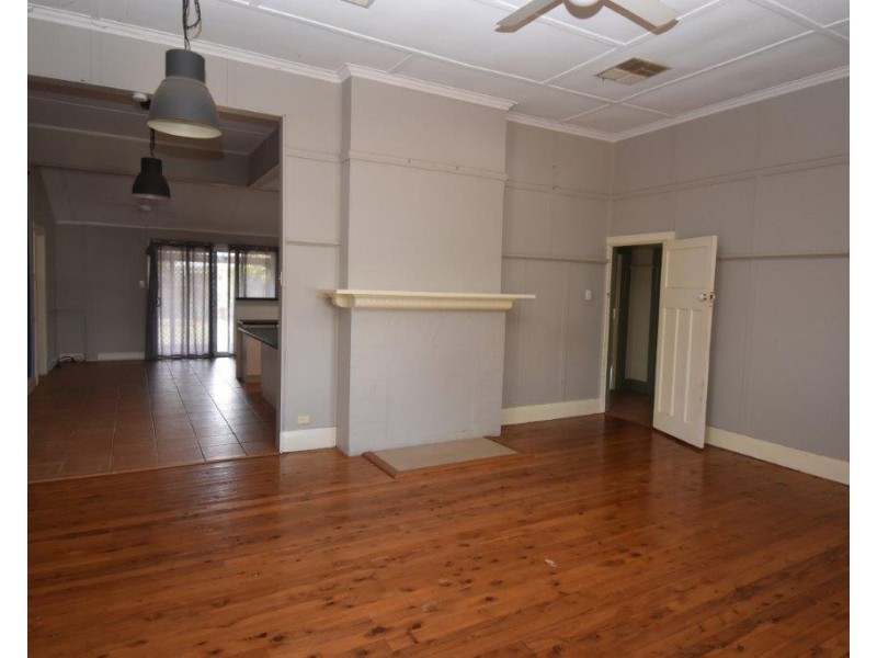 35 Simpson Street, Wellington NSW 2820