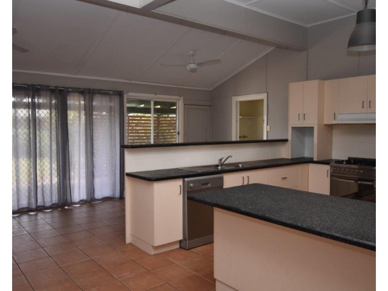 35 Simpson Street, Wellington NSW 2820