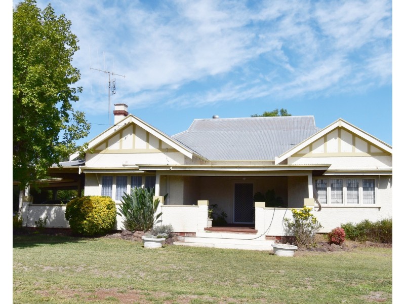 105-107 Warne Street, Wellington NSW 2820