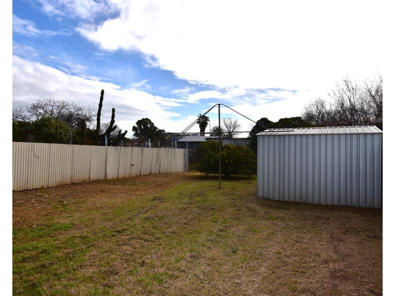 16 Samuel Street, Wellington NSW 2820