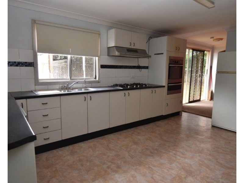 16 Samuel Street, Wellington NSW 2820