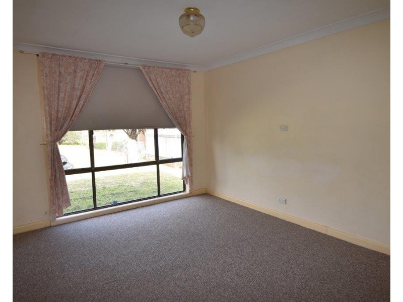 16 Samuel Street, Wellington NSW 2820