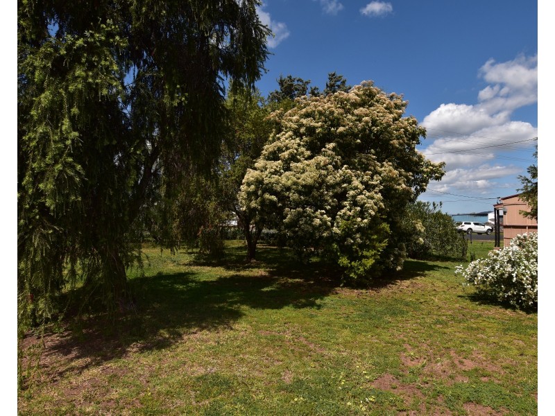 16 Samuel Street, Wellington NSW 2820