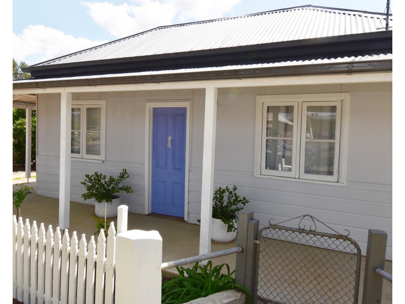 4 Maxwell Street, Wellington NSW 2820