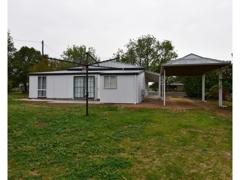 4 Maxwell Street, Wellington NSW 2820