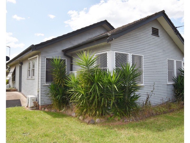 76 Whiteley Street, Wellington NSW 2820