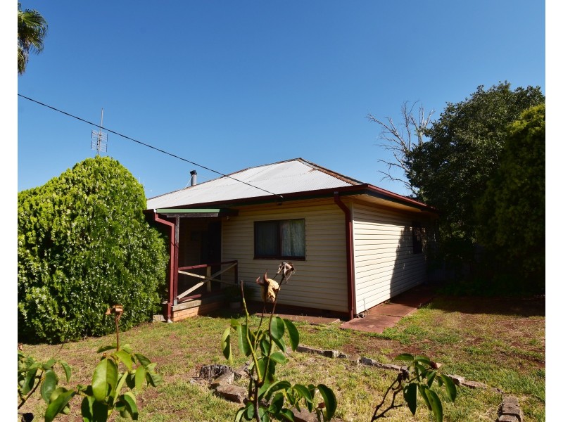 16 Dibbs Street, Wellington NSW 2820