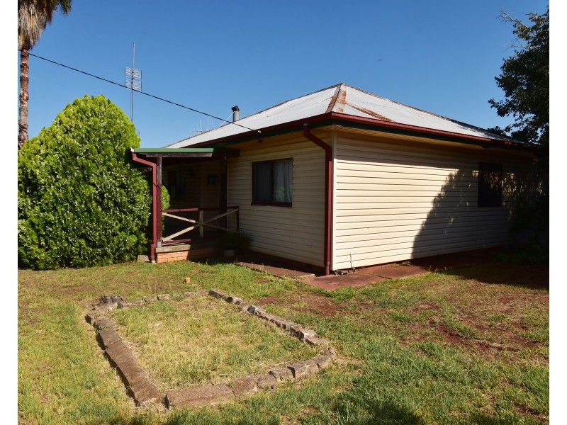 16 Dibbs Street, Wellington NSW 2820