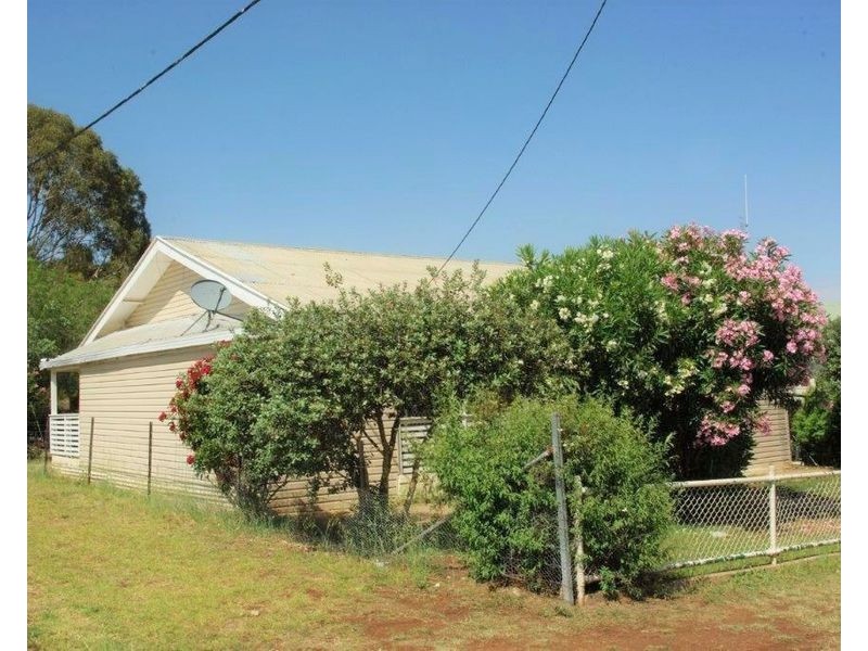 9 Dibbs Street, Wellington NSW 2820