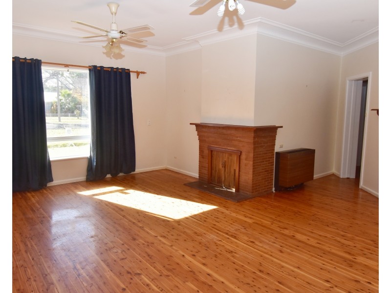 83 Gobolion Street, Wellington NSW 2820