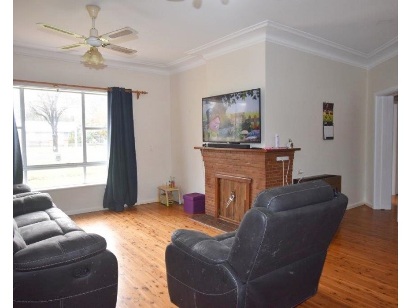 83 Gobolion Street, Wellington NSW 2820
