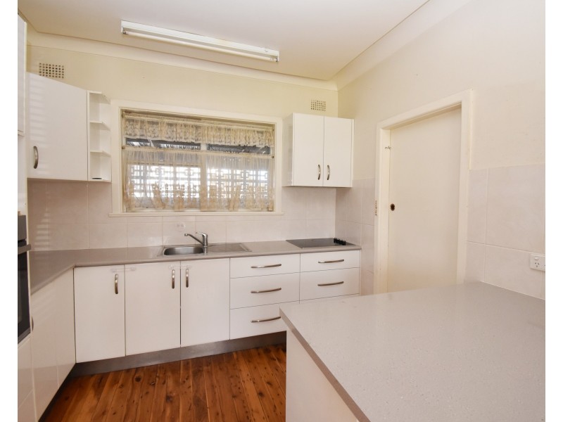 83 Gobolion Street, Wellington NSW 2820