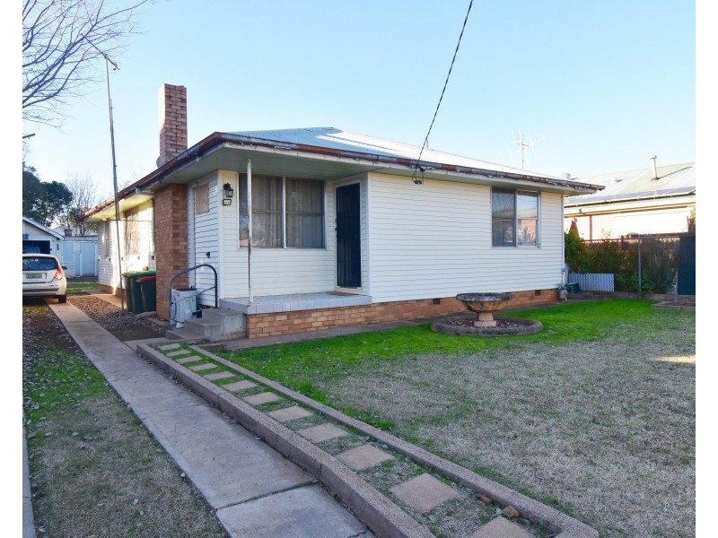 4 Clive Street, Wellington NSW 2820