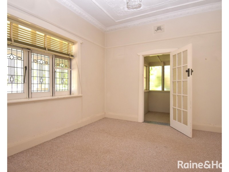 6 Warne Street, Wellington NSW 2820