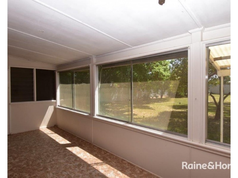6 Warne Street, Wellington NSW 2820