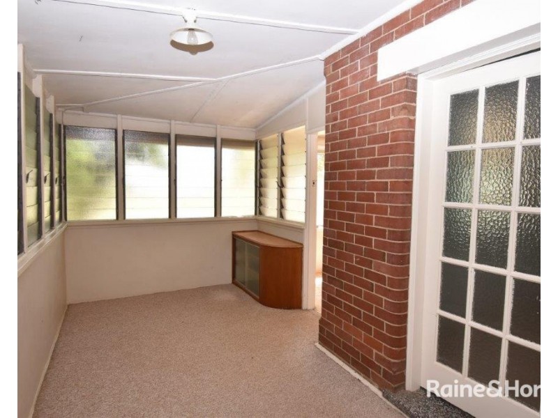 6 Warne Street, Wellington NSW 2820
