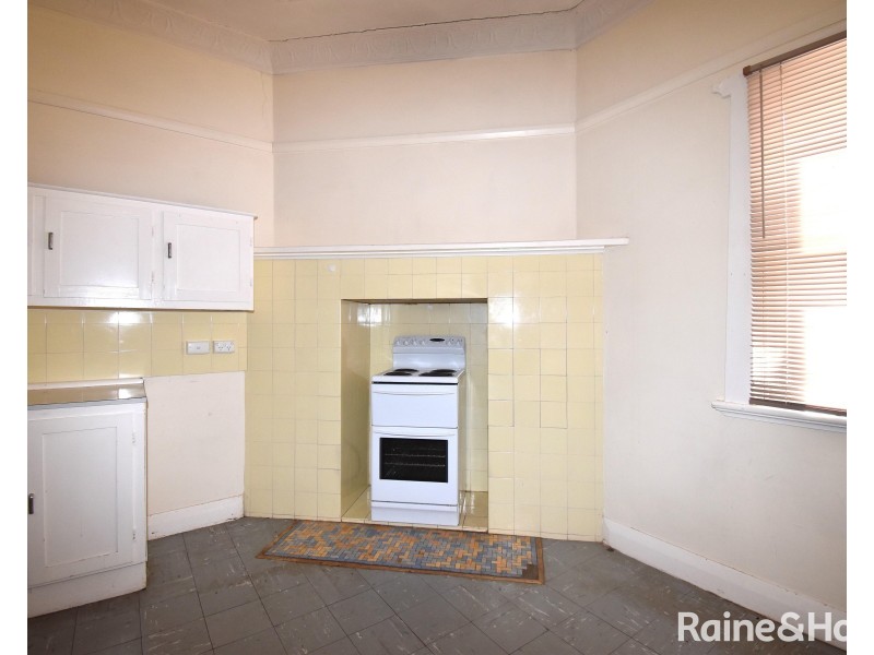 6 Warne Street, Wellington NSW 2820