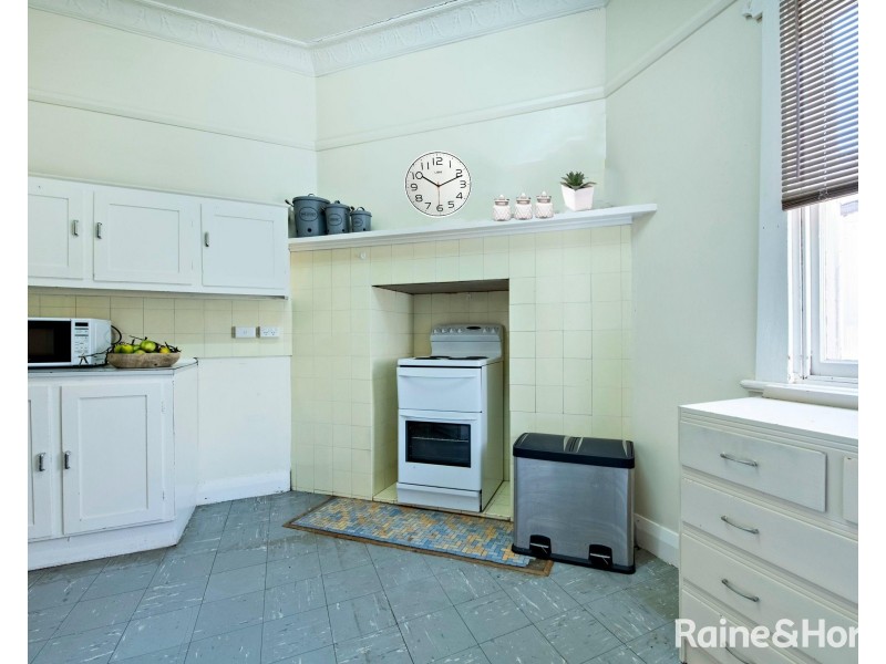 6 Warne Street, Wellington NSW 2820