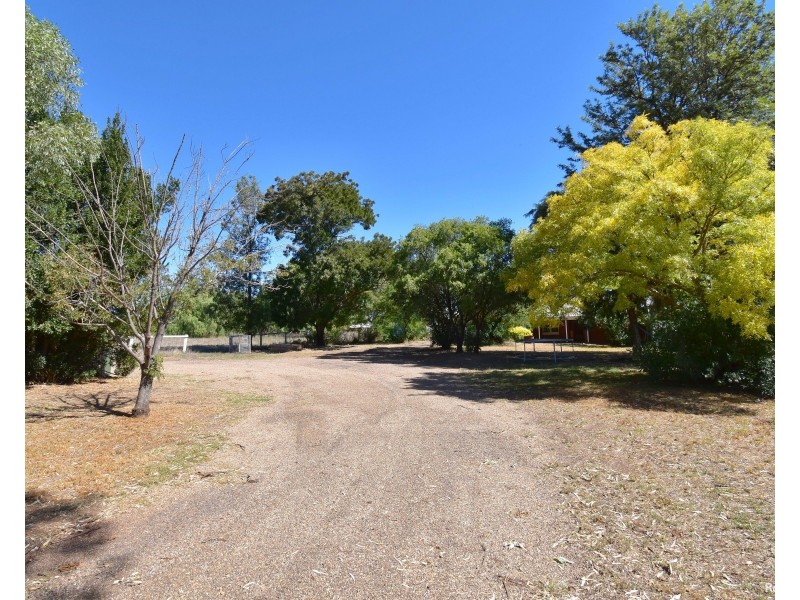 155 Falls Road, Wellington NSW 2820