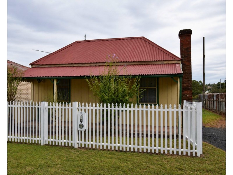 60 Whiteley Street, Wellington NSW 2820
