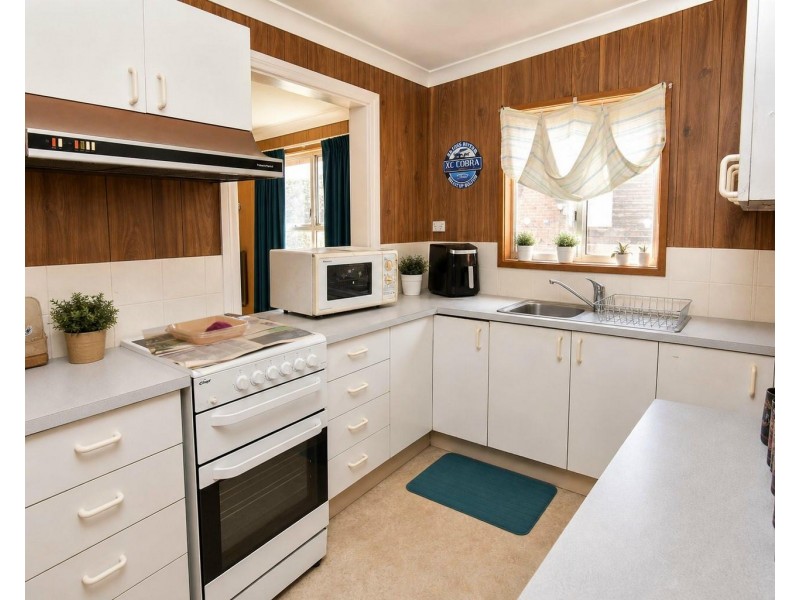 60 Whiteley Street, Wellington NSW 2820