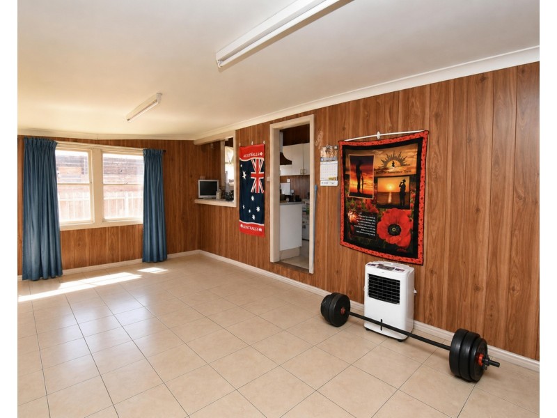 60 Whiteley Street, Wellington NSW 2820