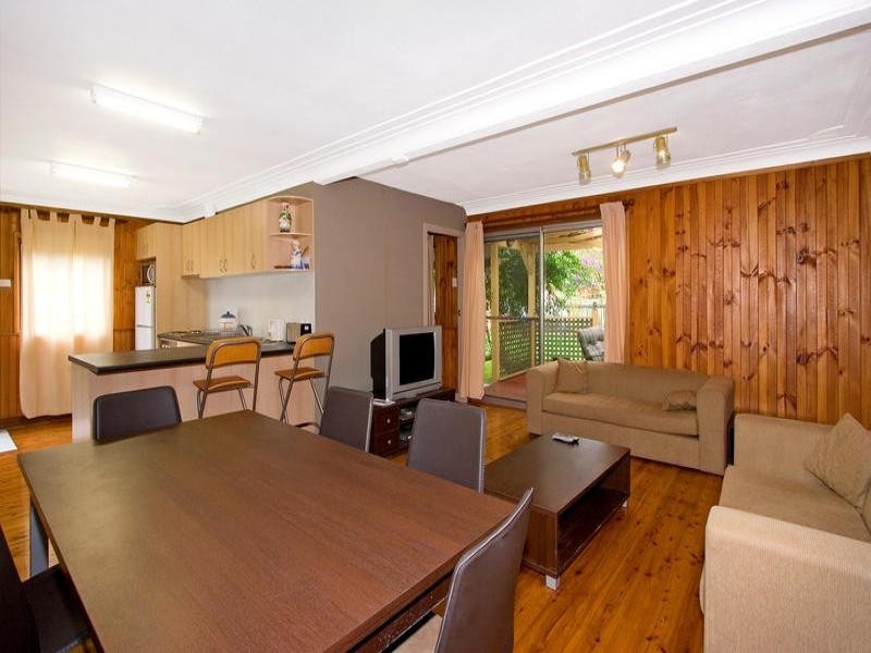 180 The Round Drive, Avoca Beach NSW 2251