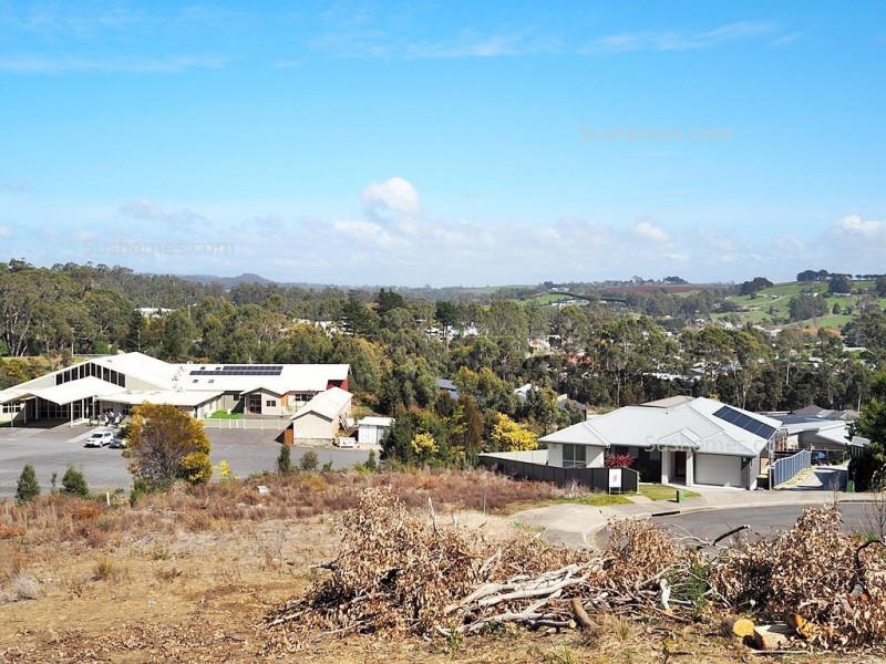 4 Tomarah Crescent, Devonport TAS 7310