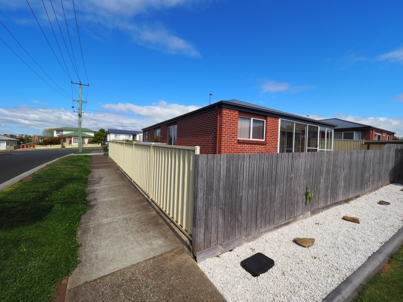 2/30 Middle Road, Devonport TAS 7310