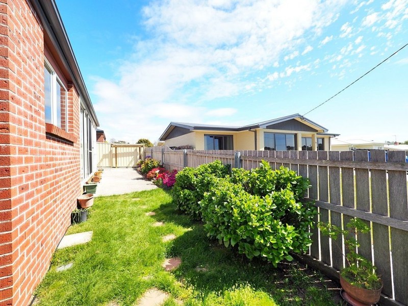 2/30 Middle Road, Devonport TAS 7310