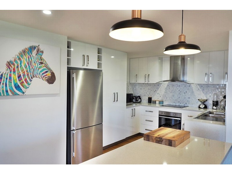 16 Senator Court, Newnham TAS 7248