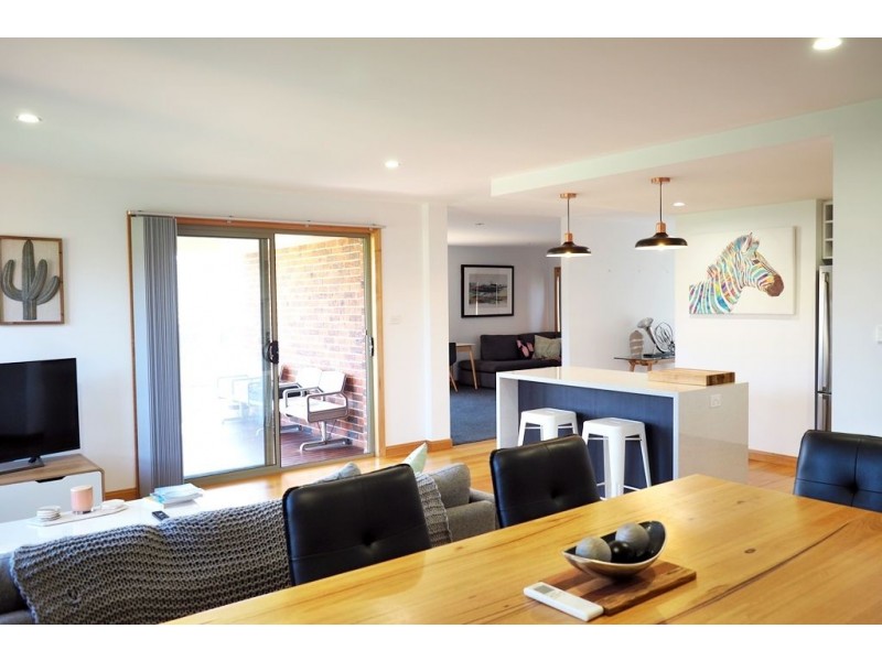 16 Senator Court, Newnham TAS 7248