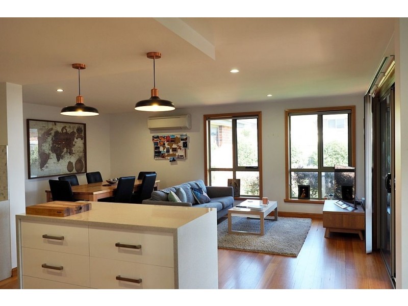 16 Senator Court, Newnham TAS 7248