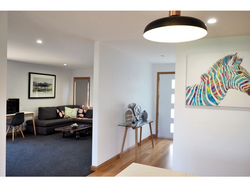 16 Senator Court, Newnham TAS 7248