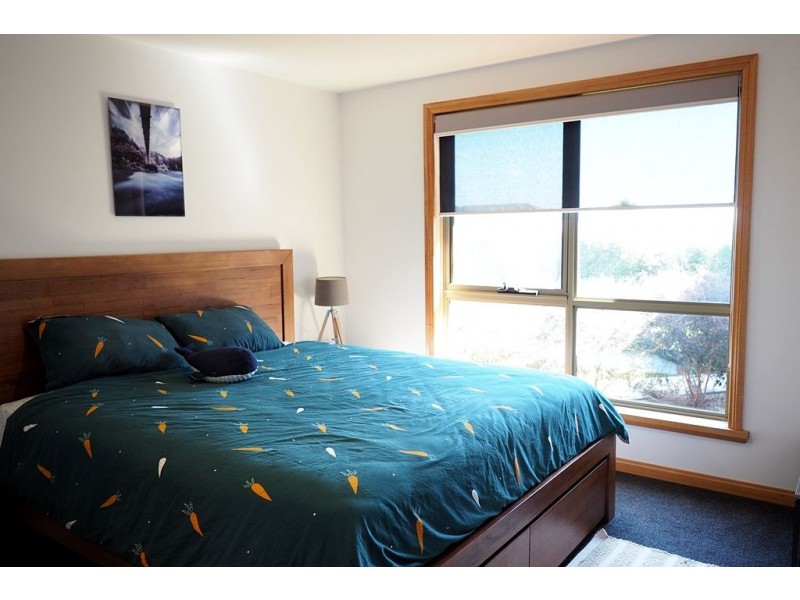 16 Senator Court, Newnham TAS 7248