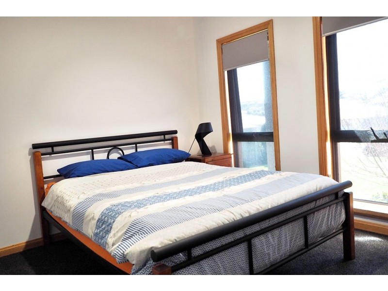 16 Senator Court, Newnham TAS 7248