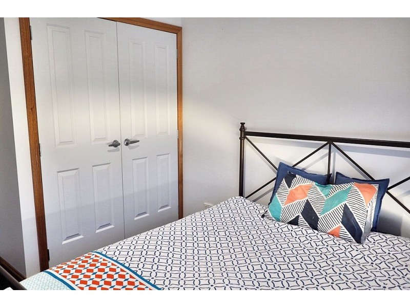 16 Senator Court, Newnham TAS 7248