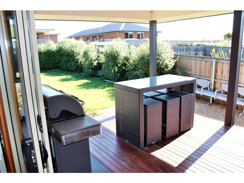 16 Senator Court, Newnham TAS 7248