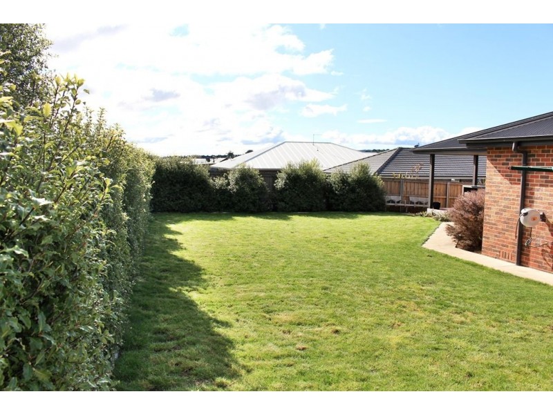 16 Senator Court, Newnham TAS 7248