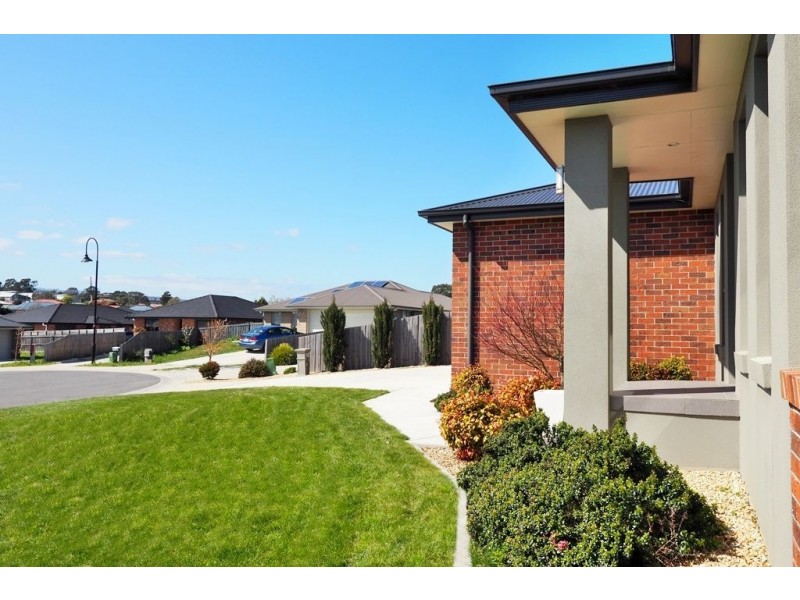 16 Senator Court, Newnham TAS 7248