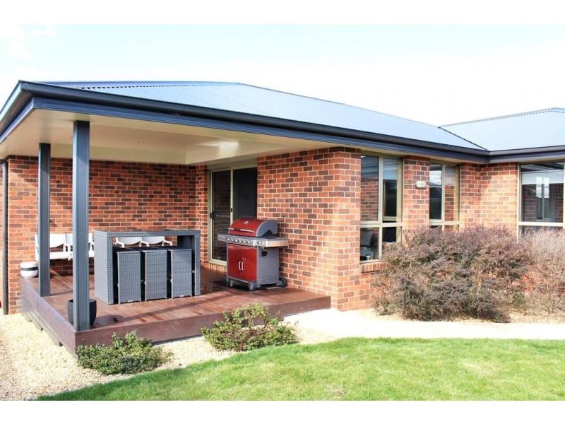 16 Senator Court, Newnham TAS 7248