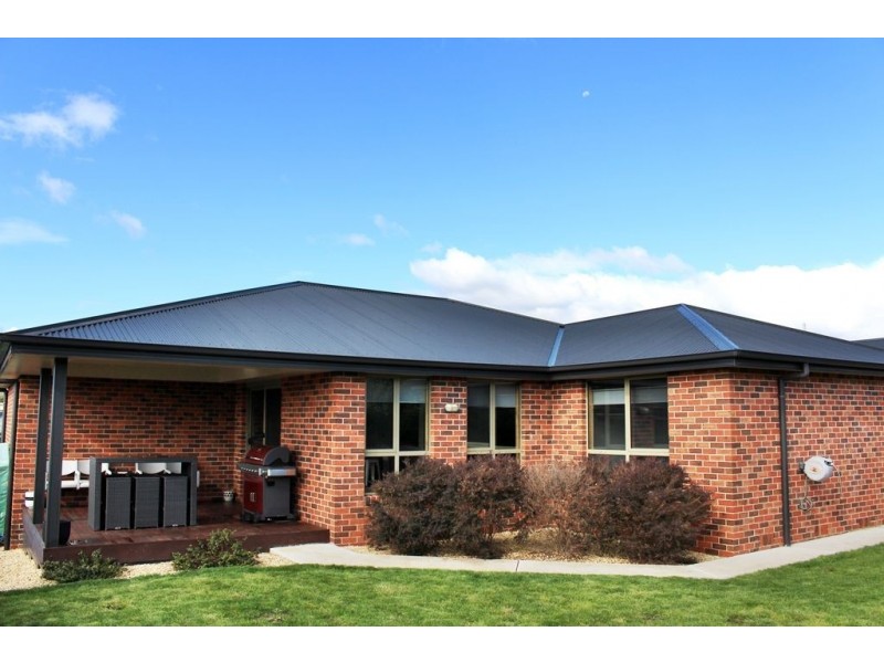 16 Senator Court, Newnham TAS 7248