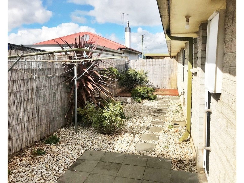 2/4 Symbister Street, Devonport TAS 7310