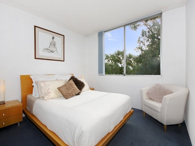 4/13 Bortfield Drive, Chiswick NSW 2046