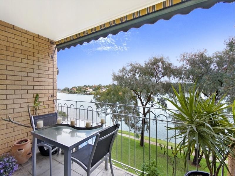 4/13 Bortfield Drive, Chiswick NSW 2046