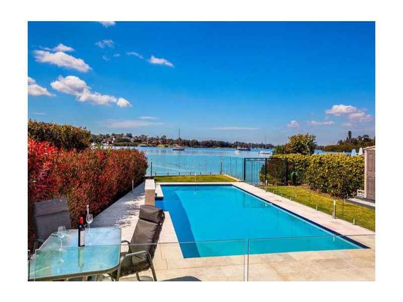 61 Llewellyn Street, Rhodes NSW 2138