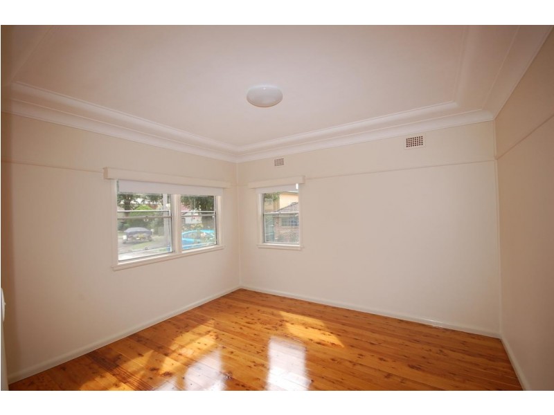 1 Deakin Place, Kirrawee NSW 2232