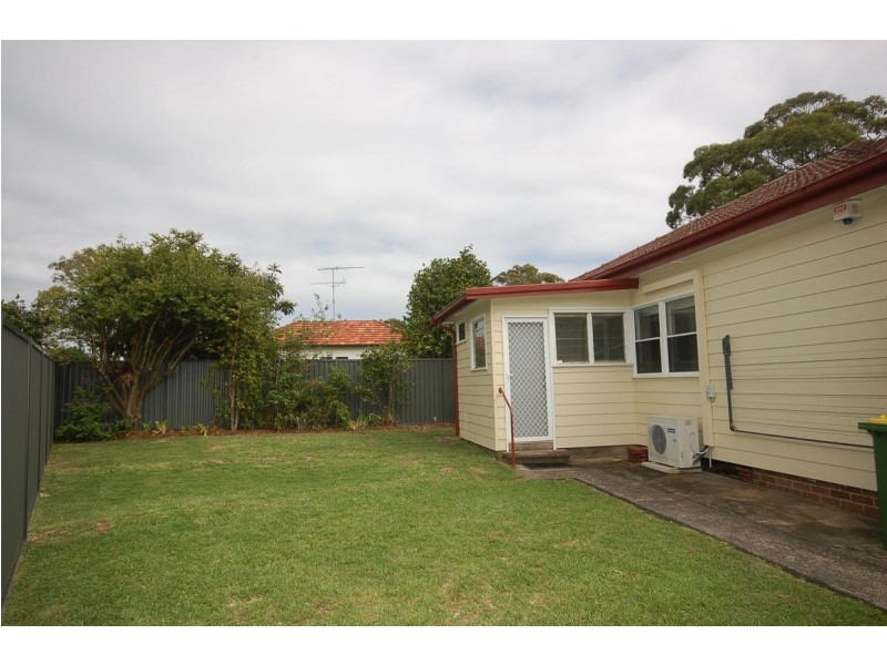1 Deakin Place, Kirrawee NSW 2232