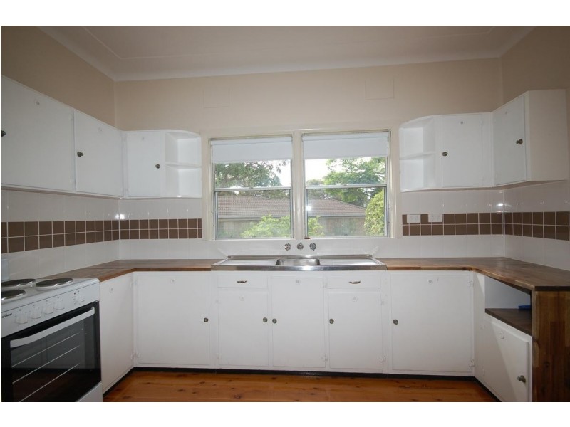 1 Deakin Place, Kirrawee NSW 2232