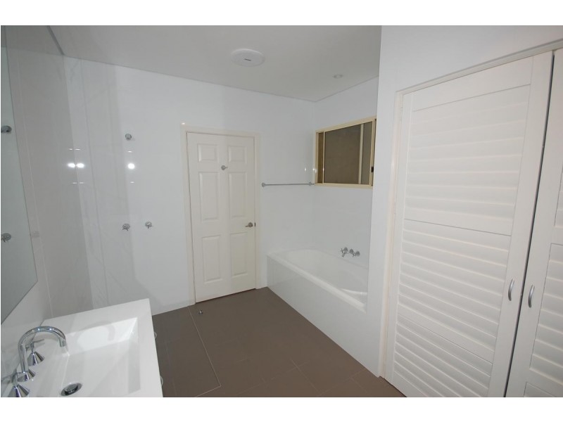 11 Swan Street, Lilli Pilli NSW 2229